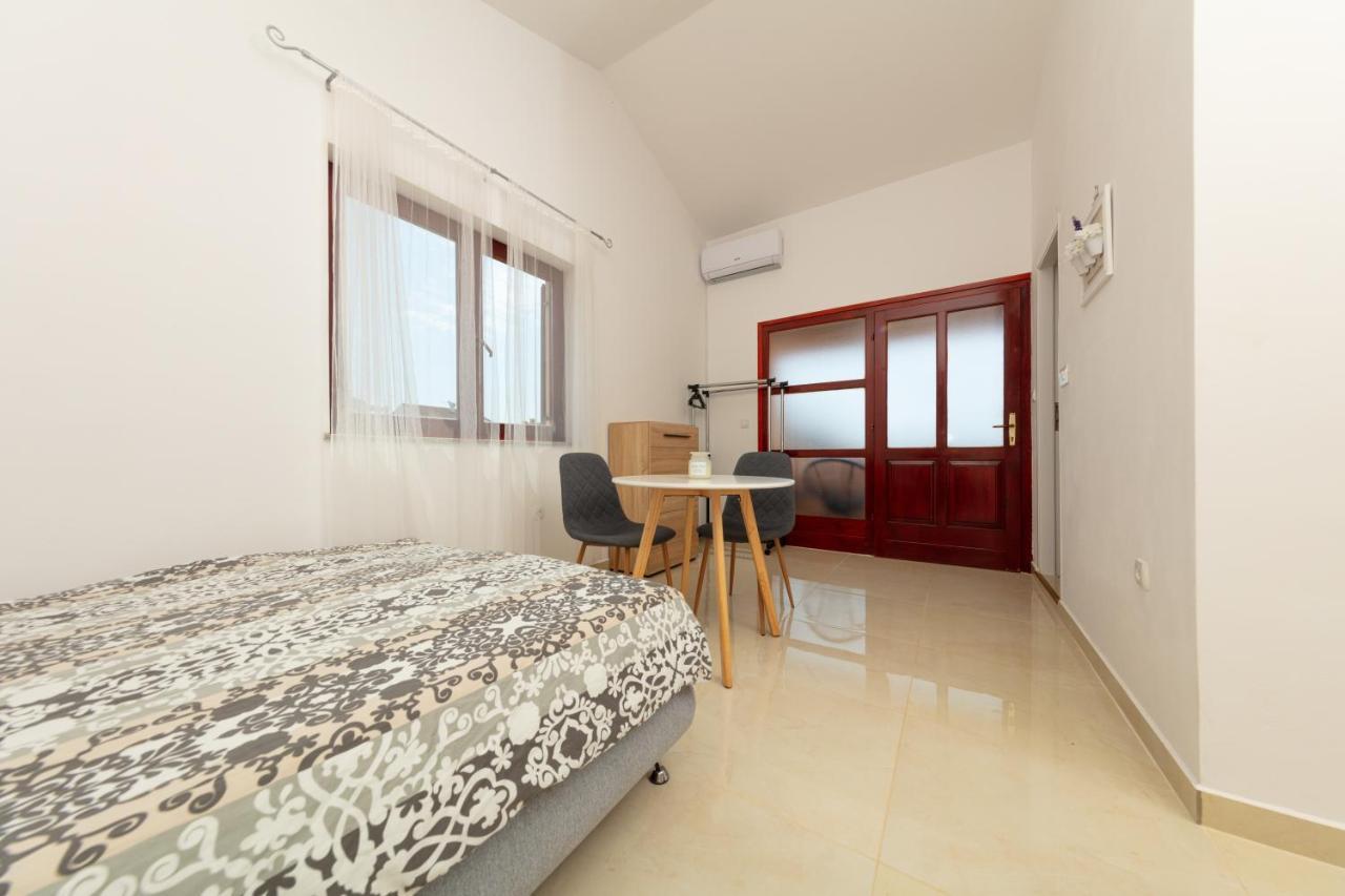 Lili Apartment *